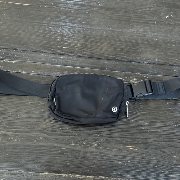 lululemon athletica everywhere belt bag 1L black - Picture 1 of 5